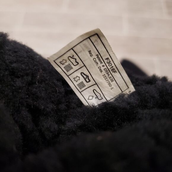 UGG Capra Ribbed Knit Shearling Lined Boot - Picture 6 of 11